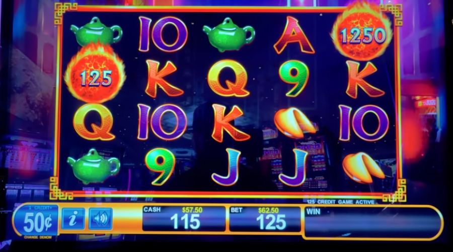 Ultimate Fire Link Free Games Bonus screen showing expanded reels