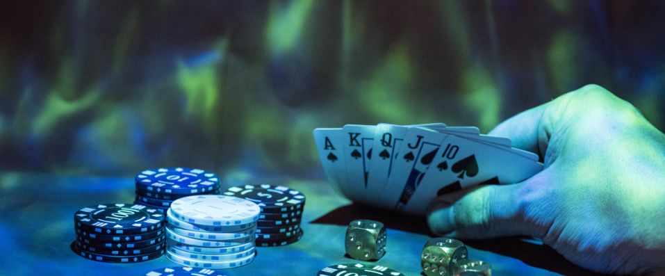 When to Adjust Your Strategy for Heads-Up Poker Games