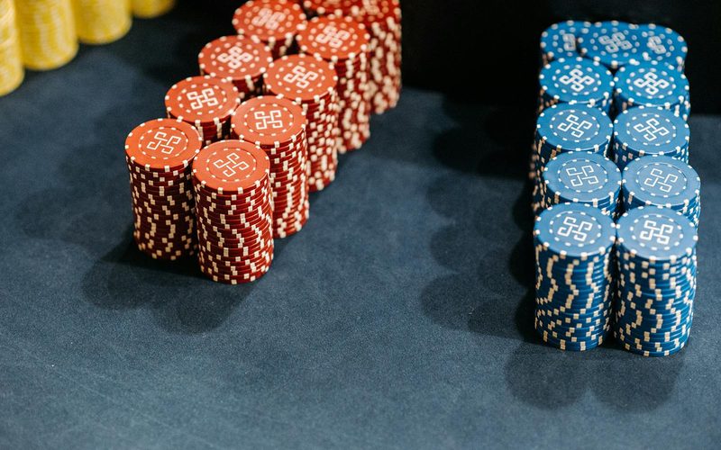 when to adjust your strategy for heads up poker games